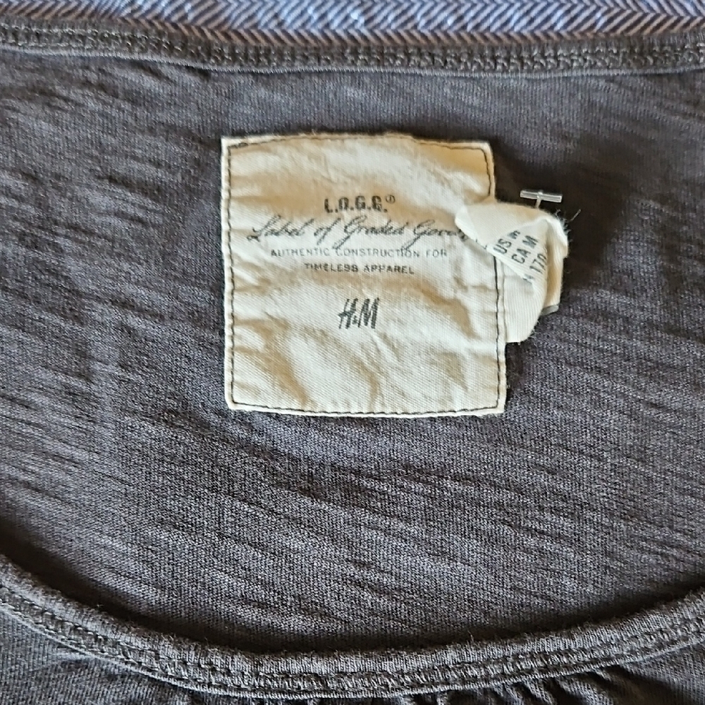 H&M Charcoal Lace Sleeve Women's Tee - Picture 2 of 3